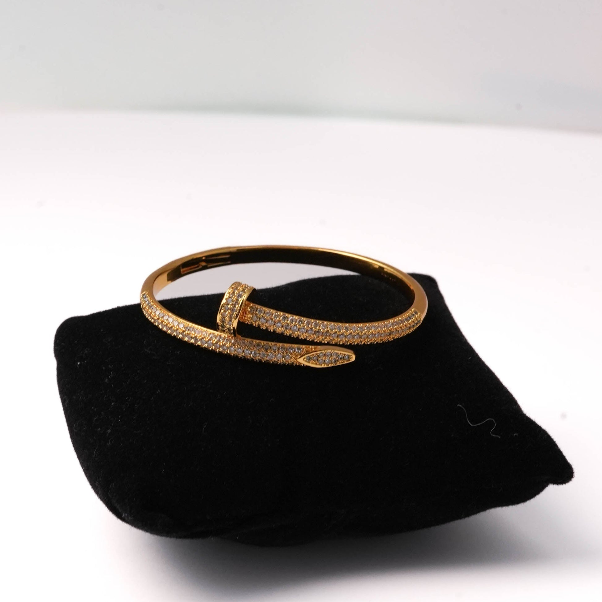 Glam Loop (Bracelet with free ring)