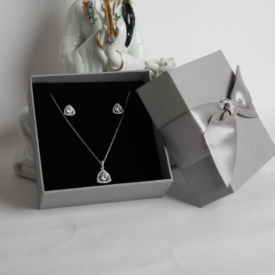 Pyramid Gleam – Silver