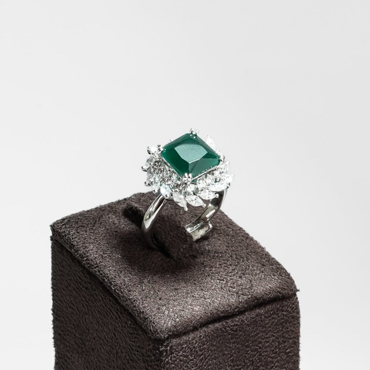 emerald square diamond ring