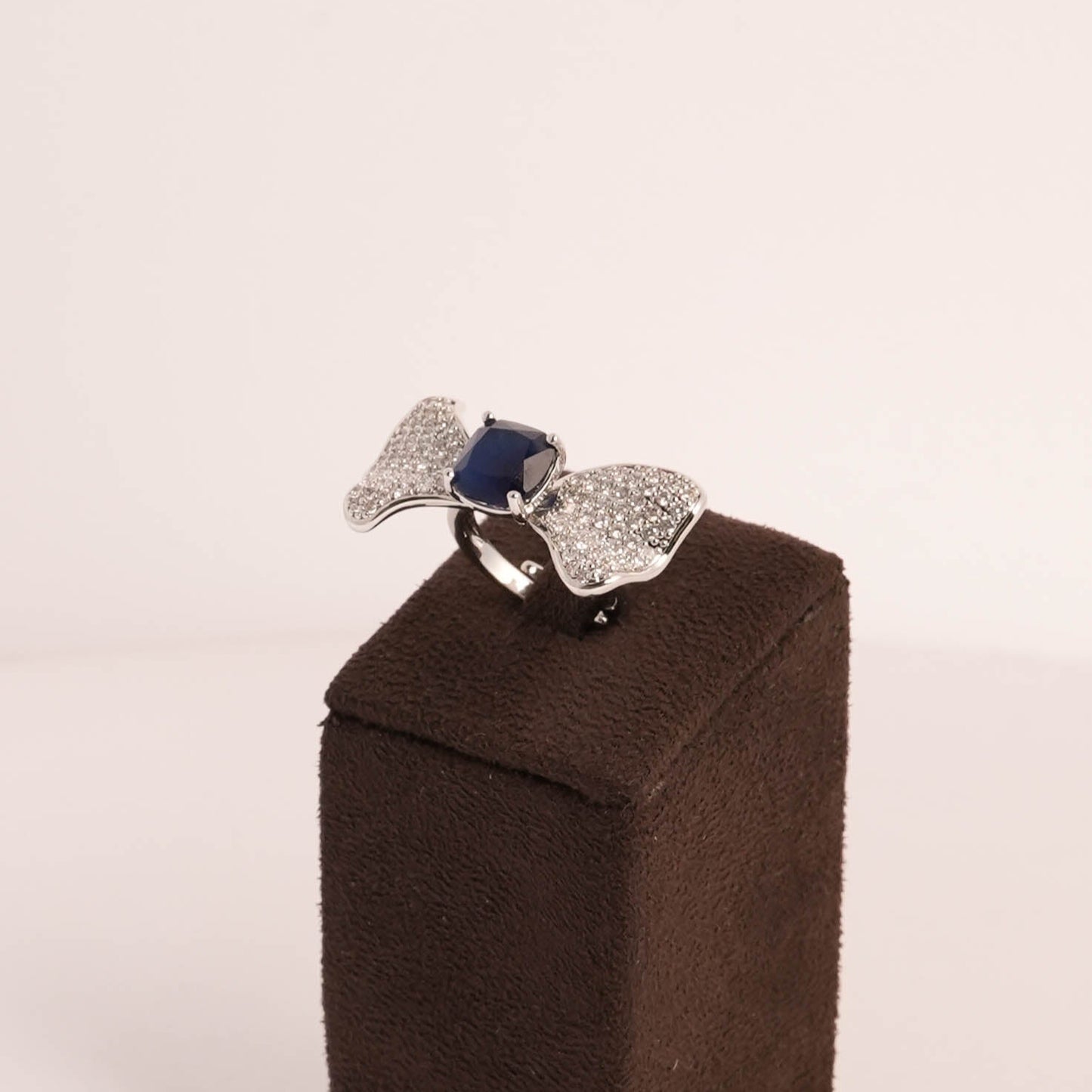 Sapphire Elegant Tuck