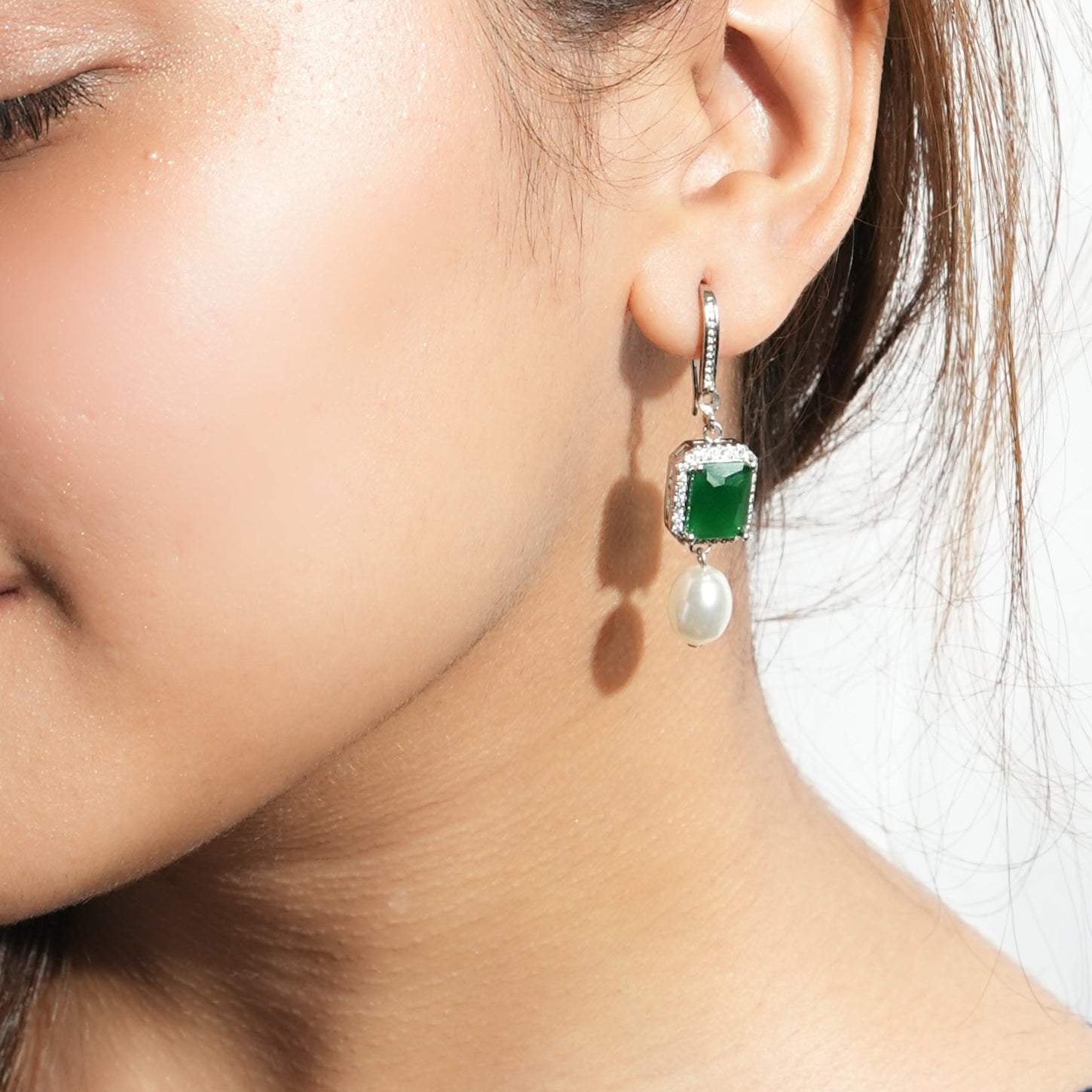 emerald pearl earring