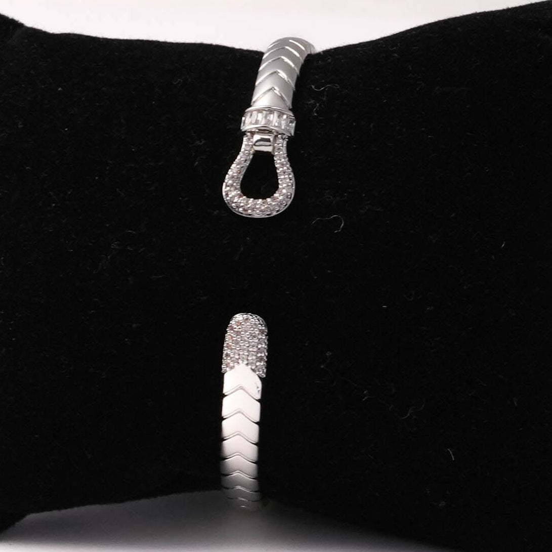 Eternal Loop cuff