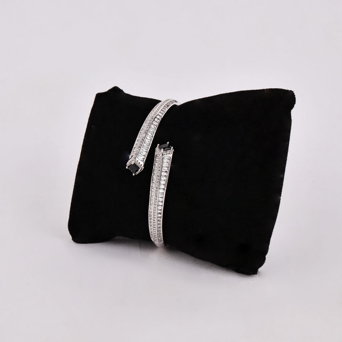 Noir edge cuff
