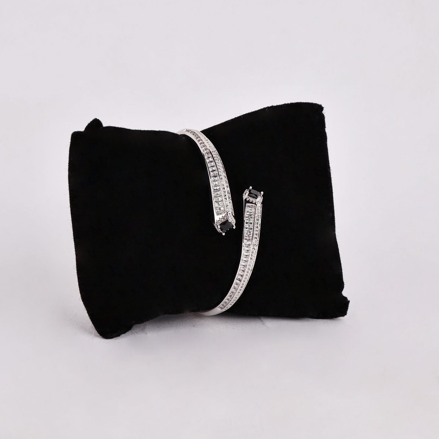 Noir edge cuff